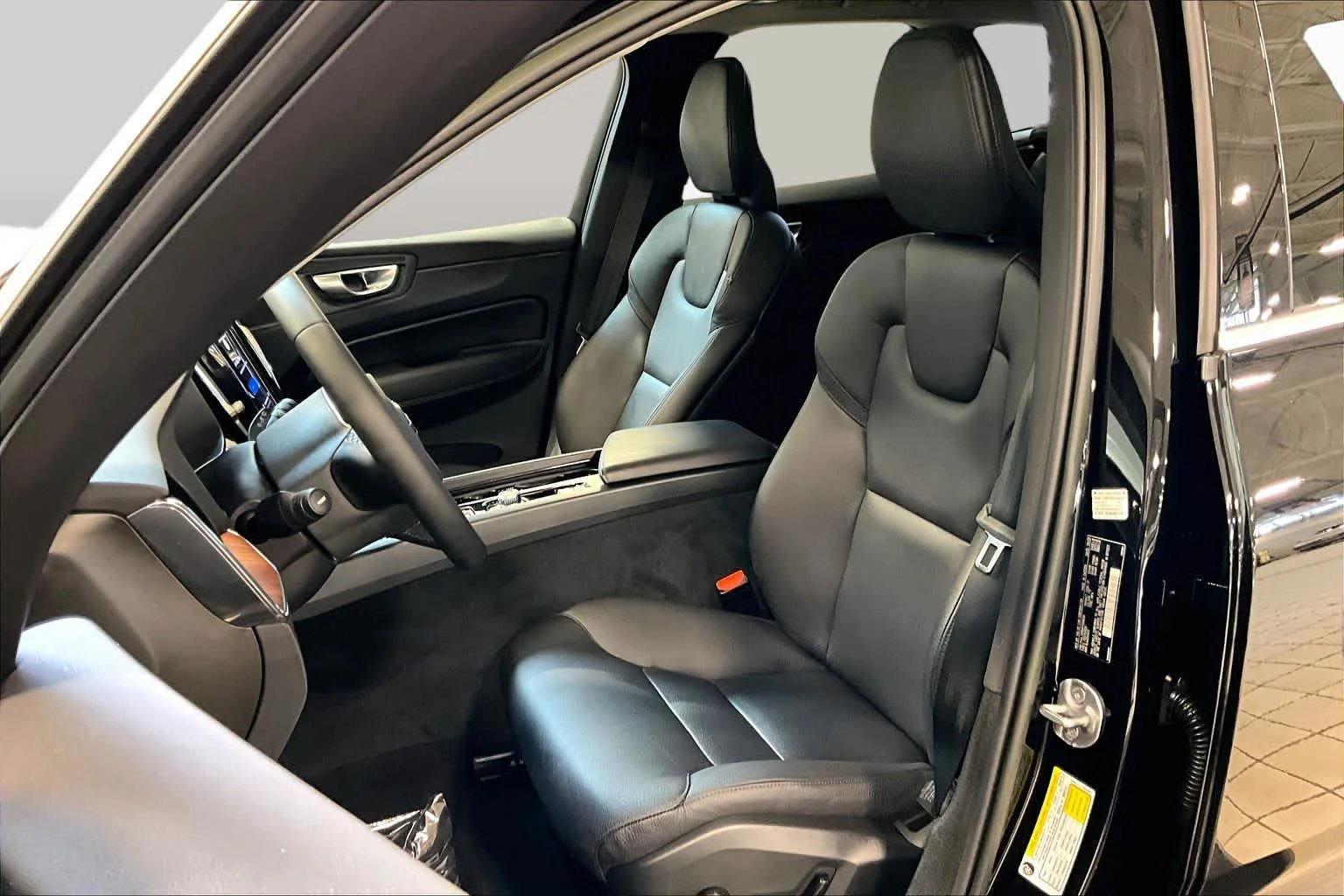 Certified Used 2023 Onyx Black Volvo Plus image 9