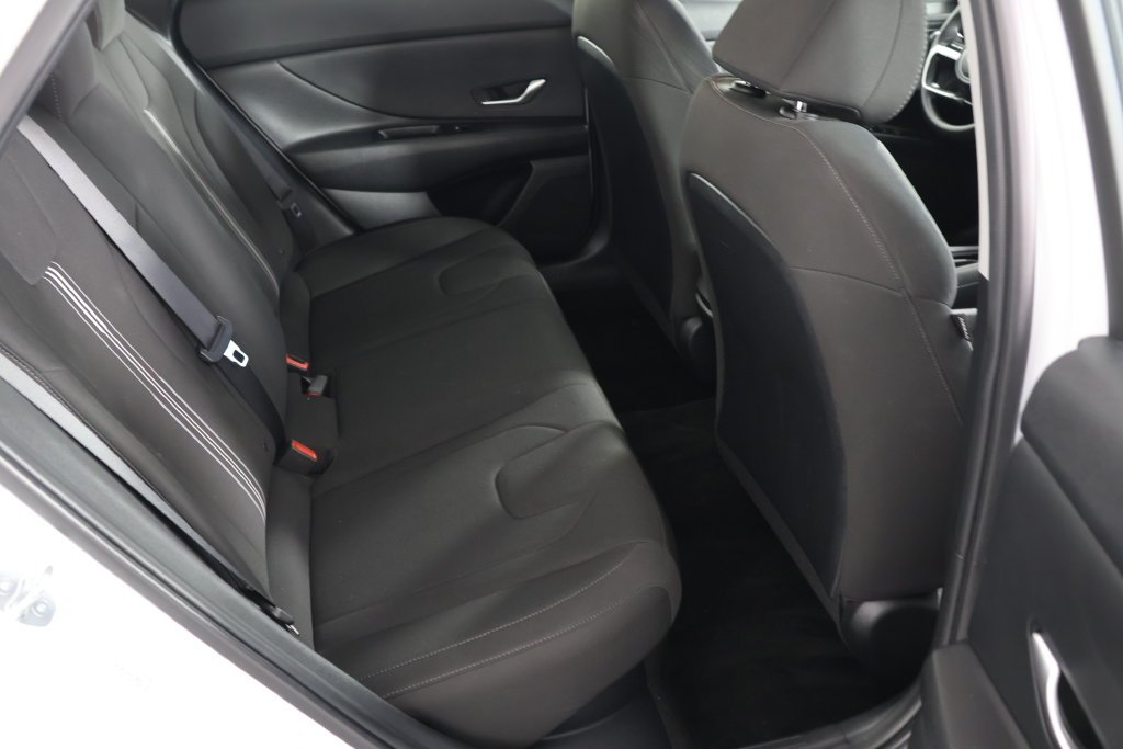 Used 2023 White Hyundai Blue image 22