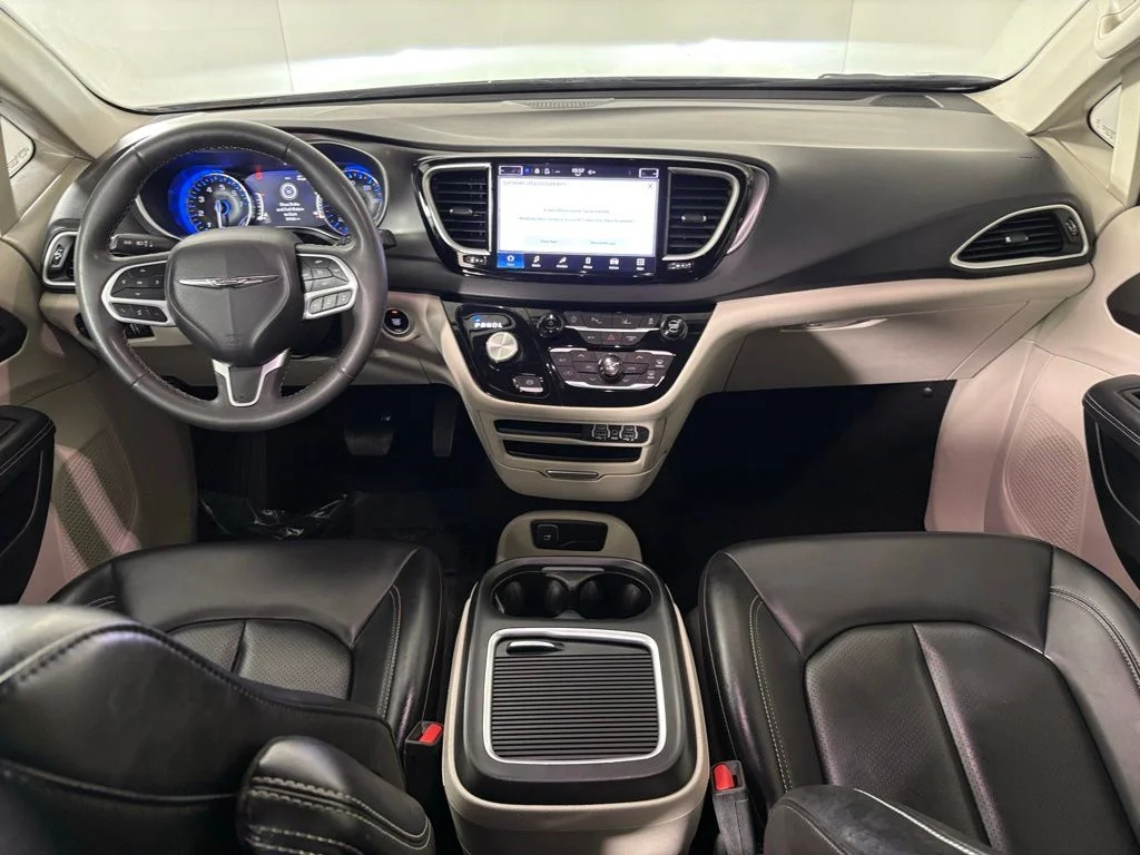 Used 2023 Black Chrysler Touring L image 32