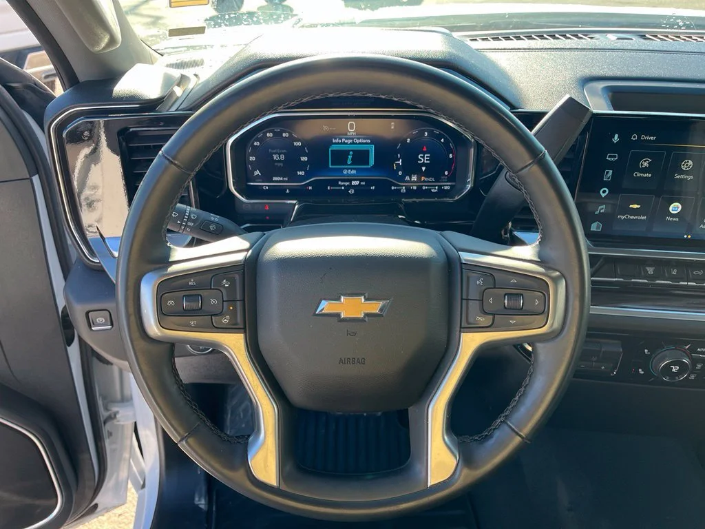 Used 2025 Summit White Chevrolet LT image 11