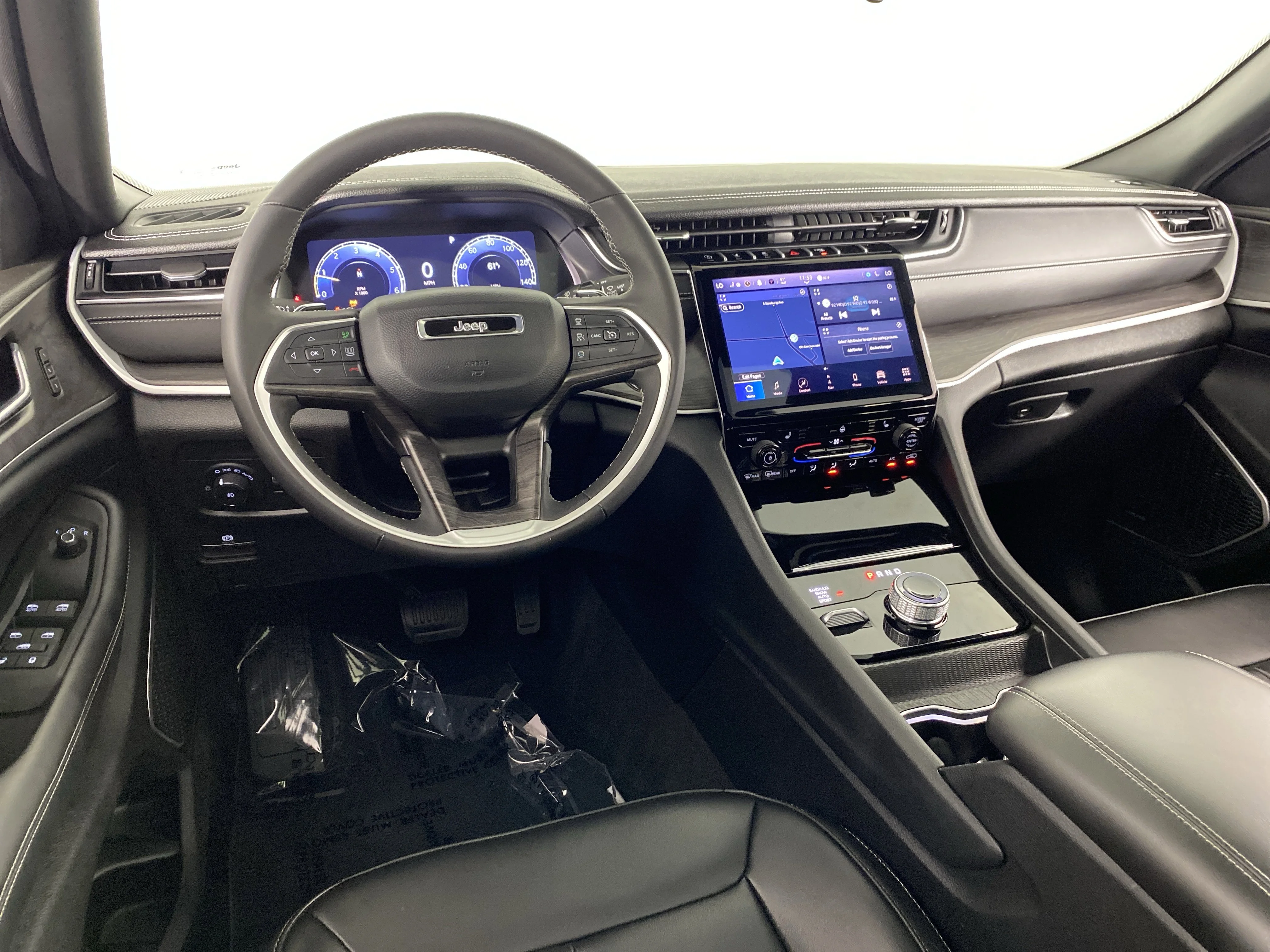 Used 2024 Diamond Black Crystal Pearlcoat Jeep Limited image 20