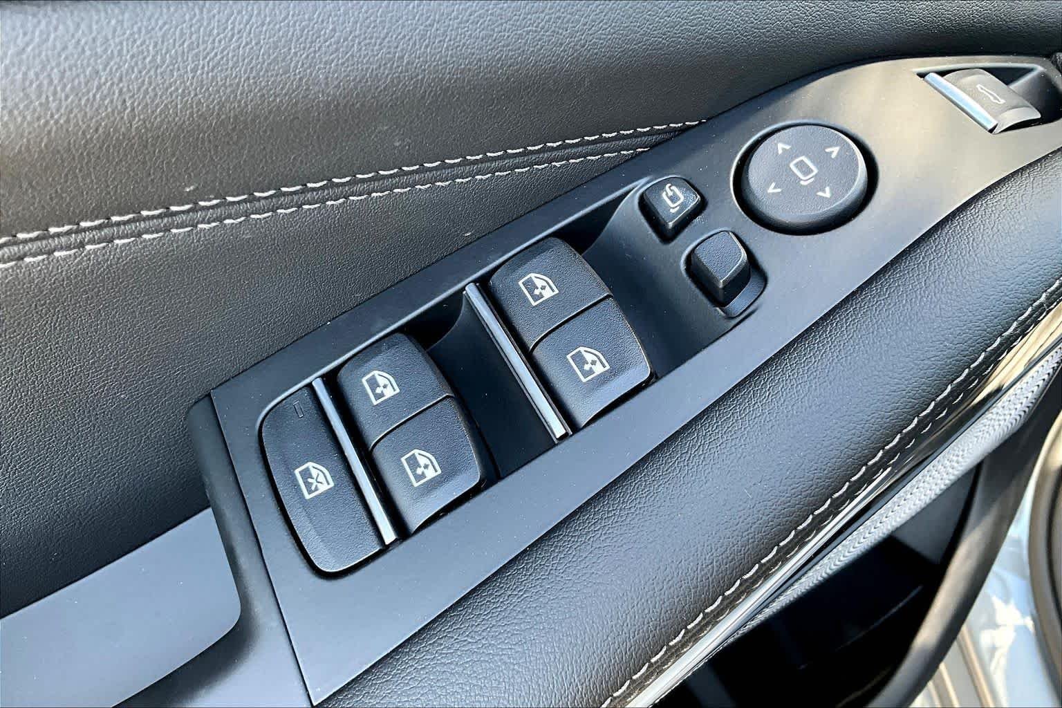 New 2026 Skyscraper Grey Metallic BMW M60i image 20