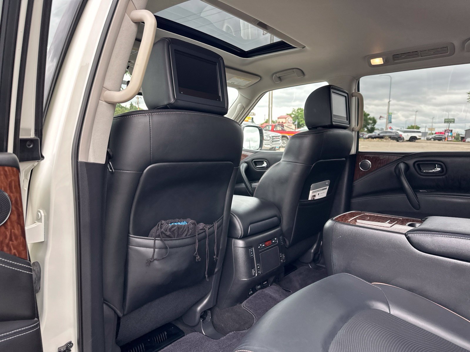 Used 2020 White Nissan Platinum image 20