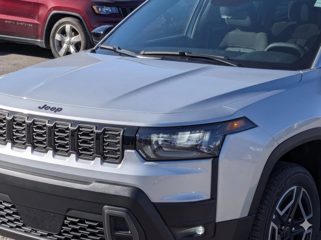 New 2026 Silver Jeep Laredo - - 4x4 - 1.6L Turbo Hybrid - Uconnect 5 w/ 12.3 Screen & More! image 10