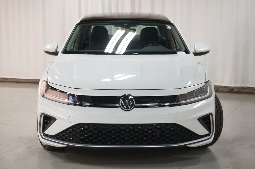 Certified Used 2025 Pure White Volkswagen 1.5T SE image 9