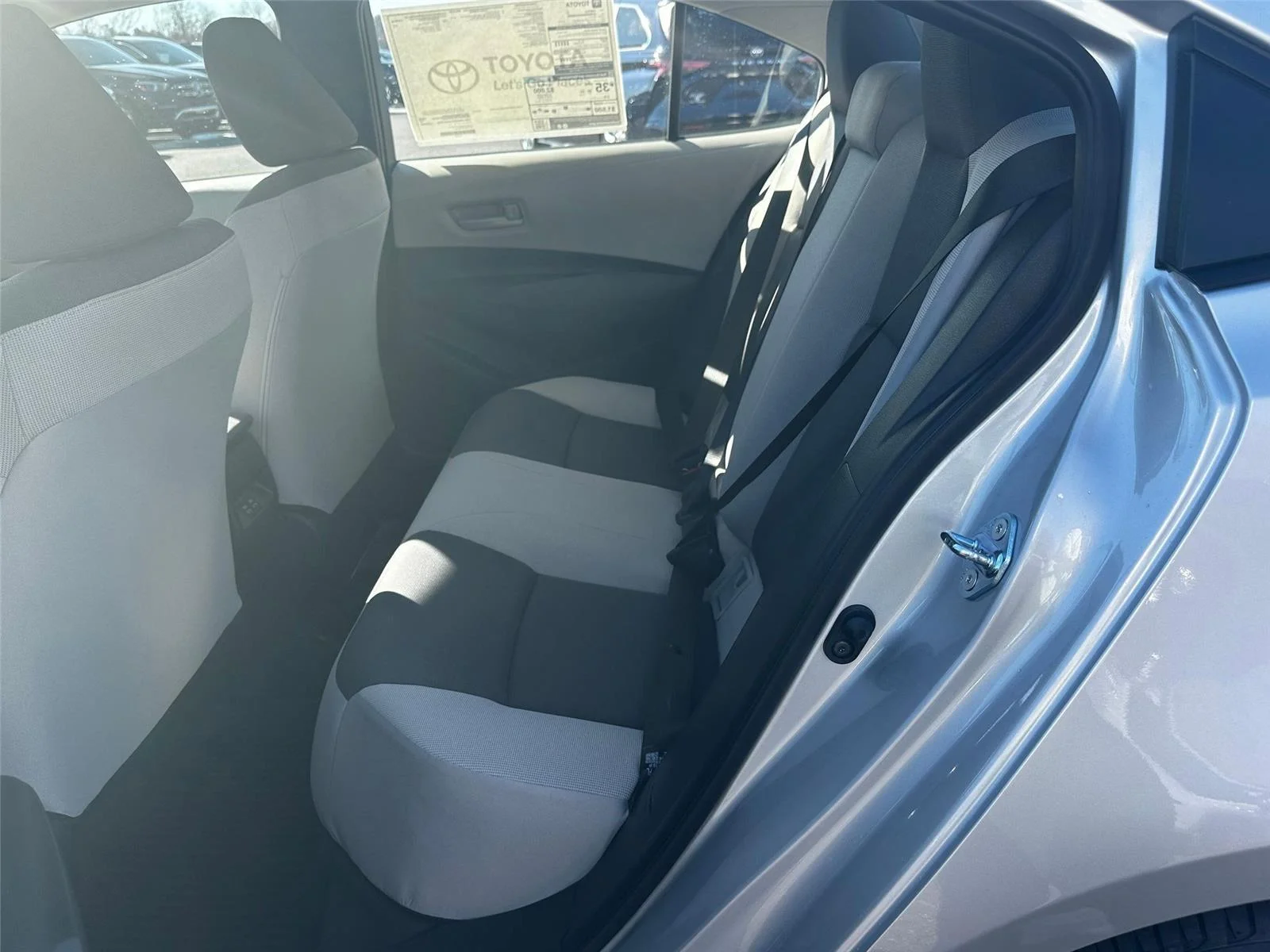 2025 Toyota Corolla LE - Photo 25
