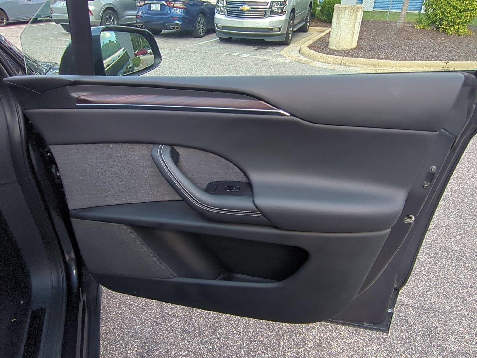 Used 2024  Tesla  image 34
