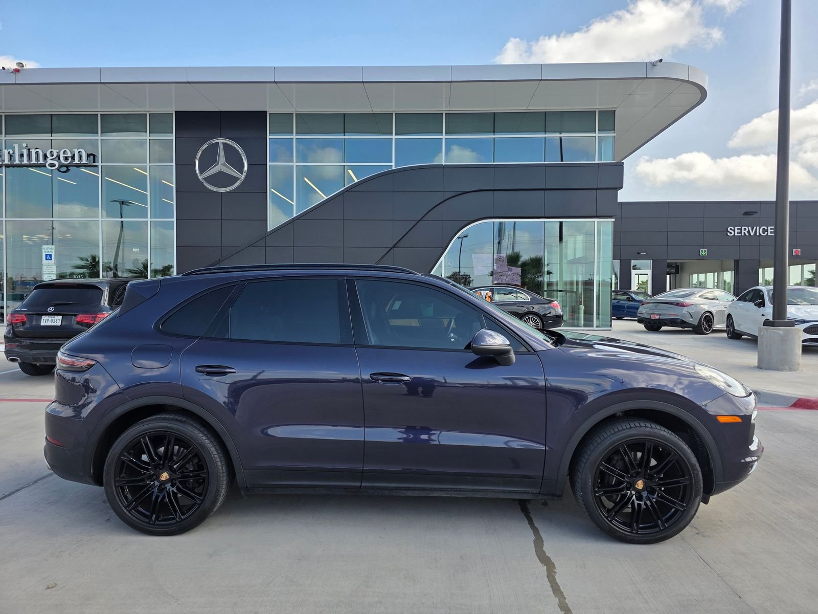 Used 2019  Porsche Base image 8