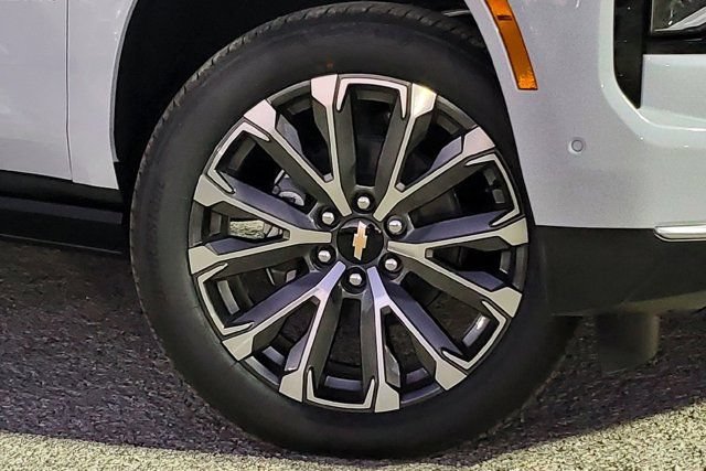 New 2026 Polar White Tricoat Chevrolet High Country image 4