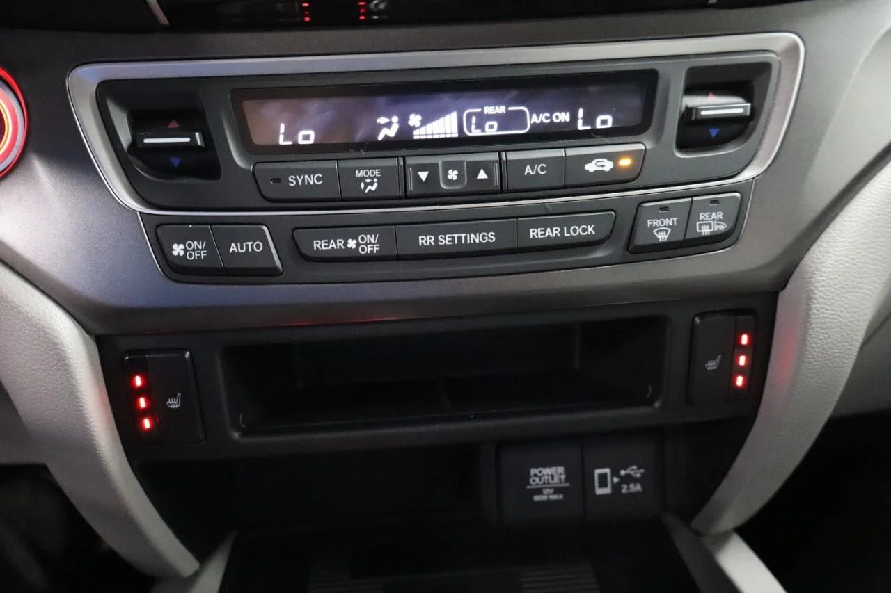 2022 Honda Pilot SE - Photo 18