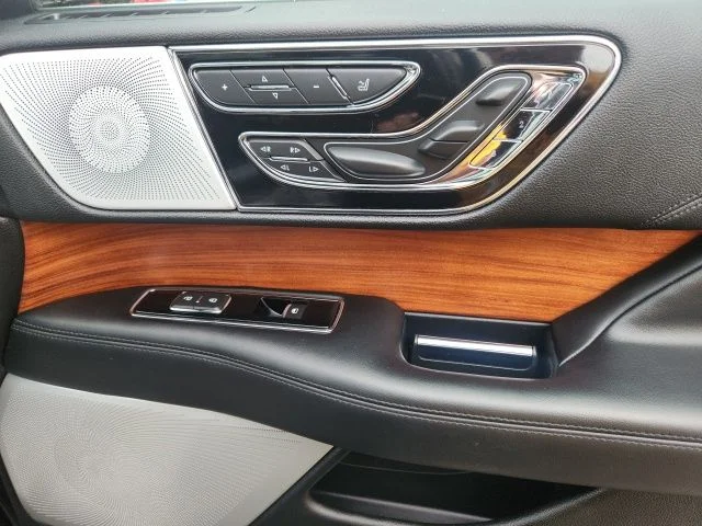 Used 2019 Black Lincoln Reserve image 23