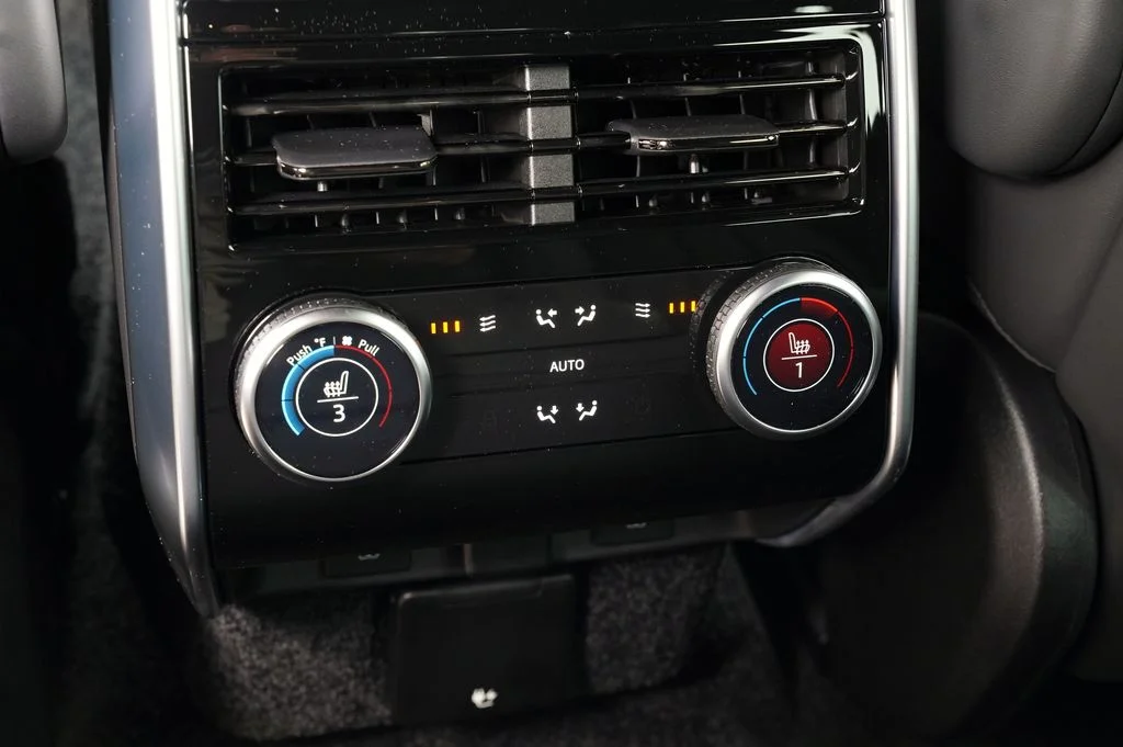 New 2026 Fuji White Land Rover SE image 38