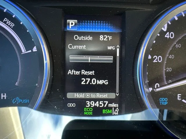 Used 2019 White Toyota XLE image 22