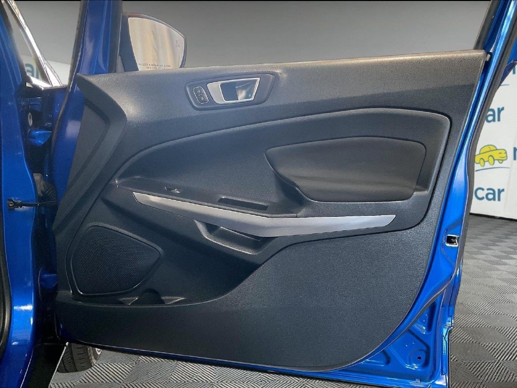 Used 2018 Blue Ford SE image 12