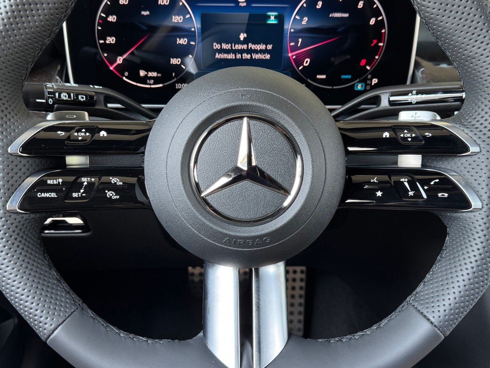 New 2026 MANUFAKTUR Patagonia Red Metallic Mercedes-Benz GLC 300 image 11