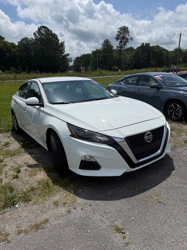 Used 2022 Glacier White Nissan 2.5 S image 4
