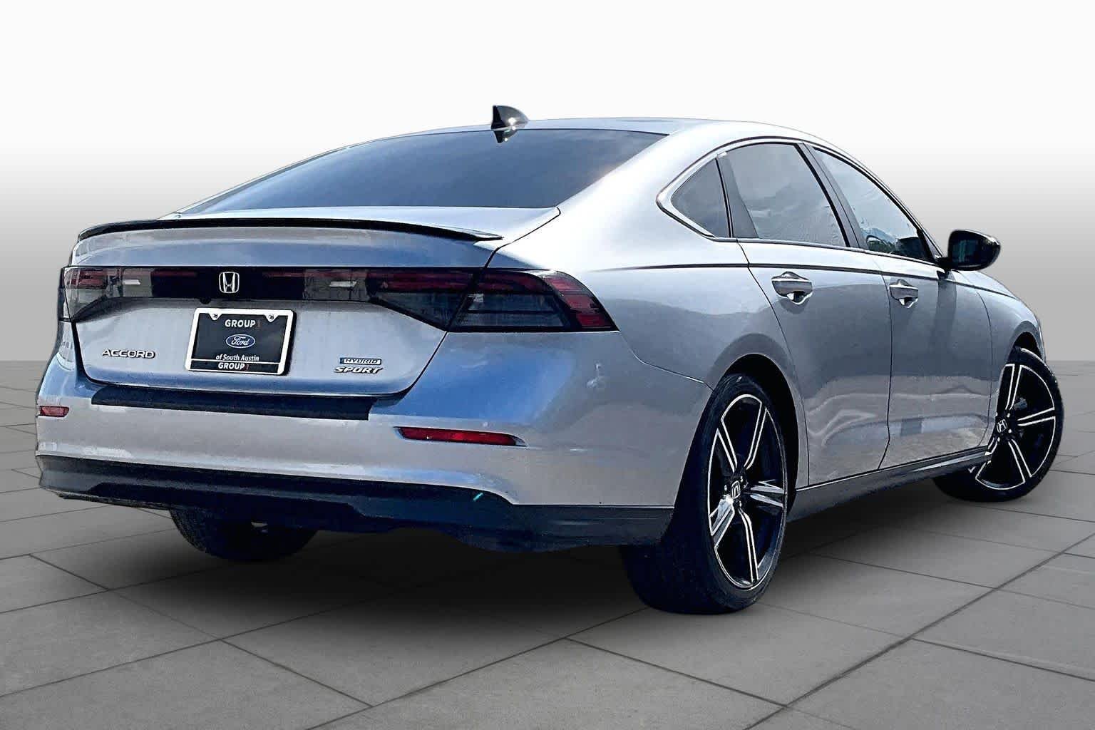 Used 2023 Lunar Silver Metallic Honda Sport image 7