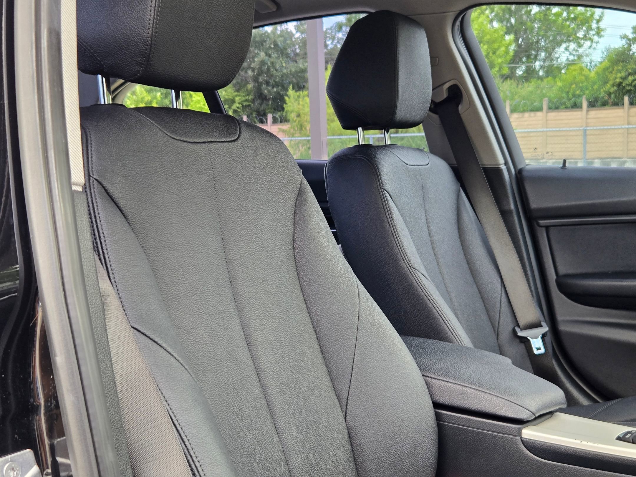 Used 2018 Black BMW 320i image 27