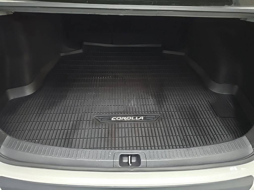 Used 2020 Blizzard Pearl Toyota LE image 11