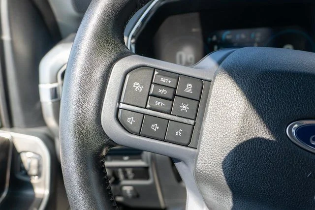 Used 2023  Ford Lariat image 22