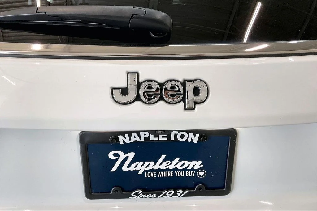 Used 2023 White Jeep Limited image 31
