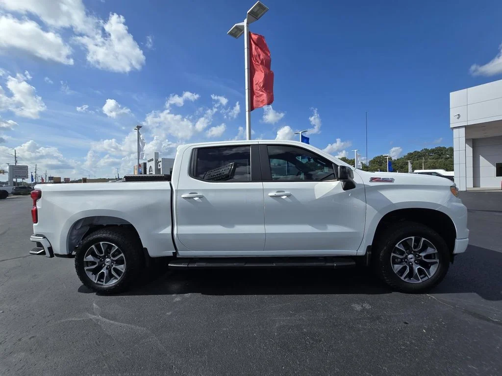 Used 2024 Summit White Chevrolet RST image 8