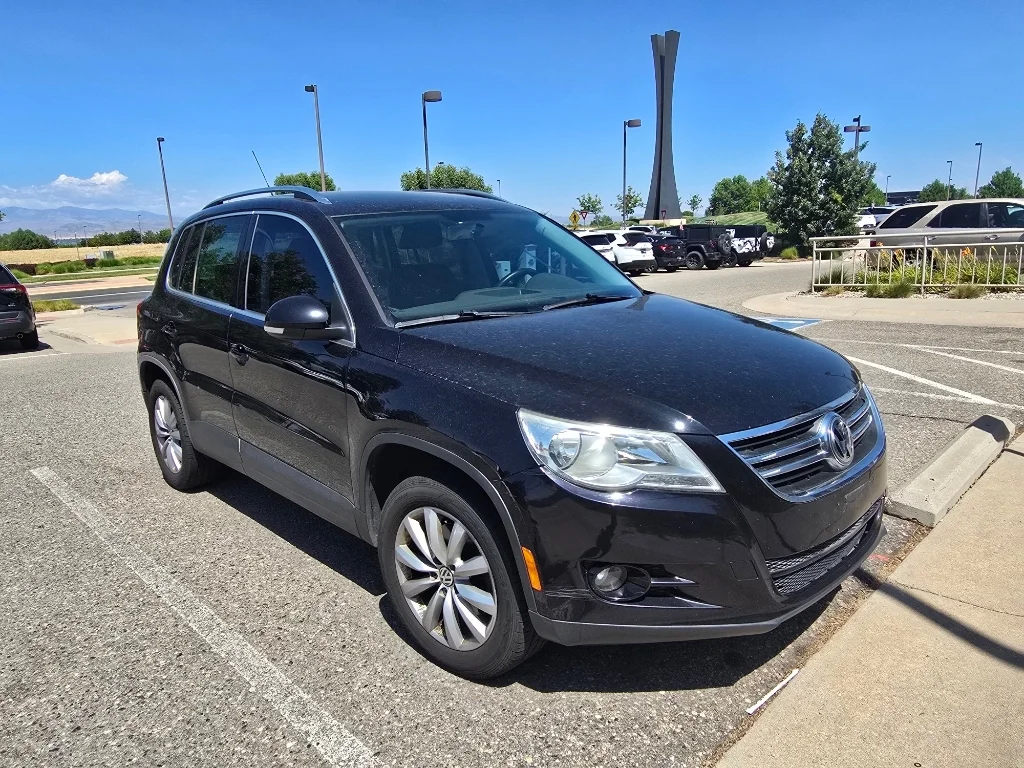 Used 2011 Deep Black Metallic Volkswagen SE 4Motion image 18