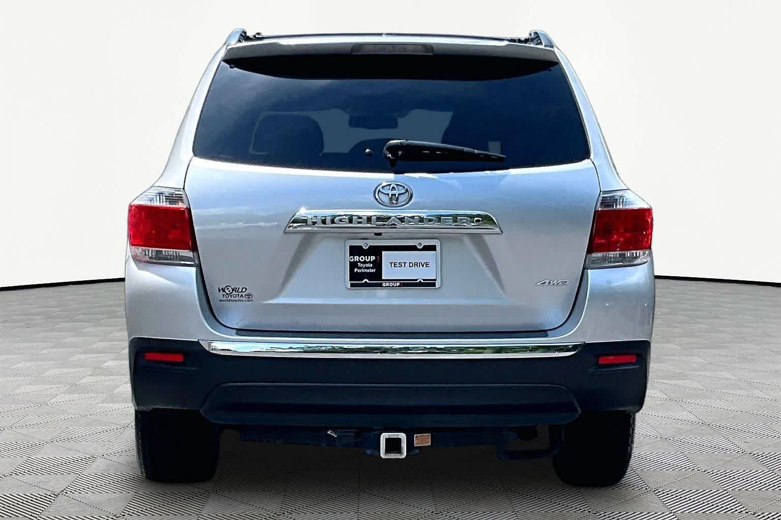 Used 2013 Classic Silver Metallic Toyota SE image 5