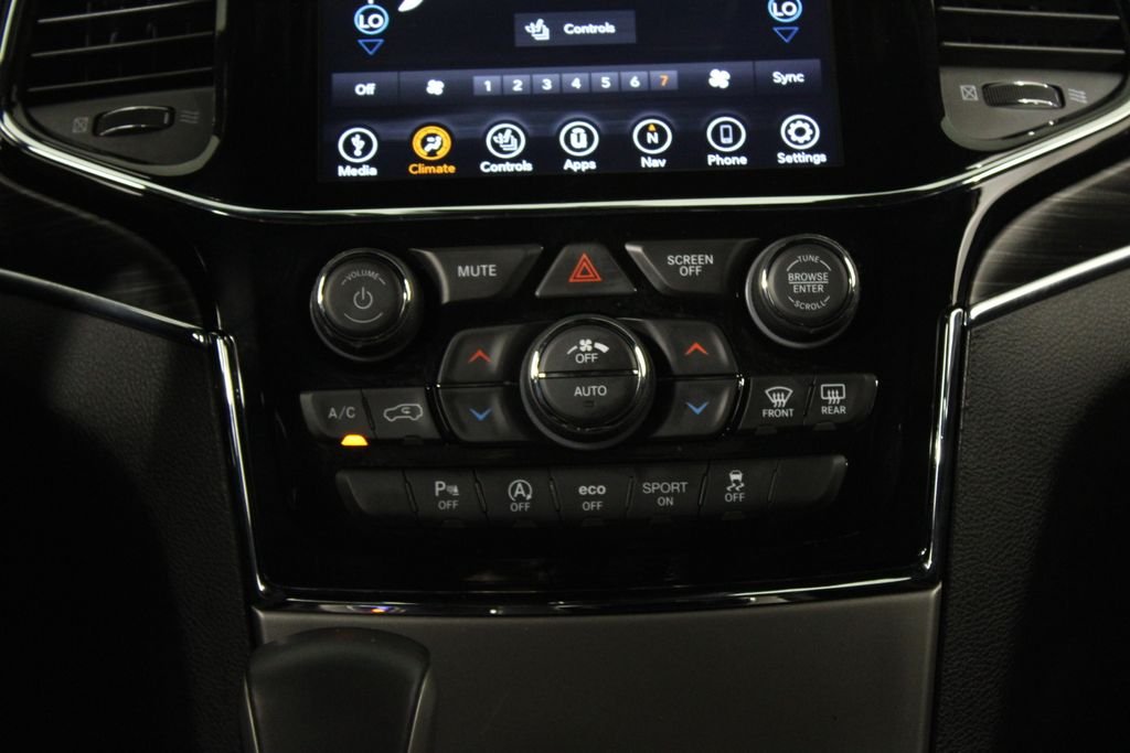 Used 2019 Silver Jeep Limited image 22