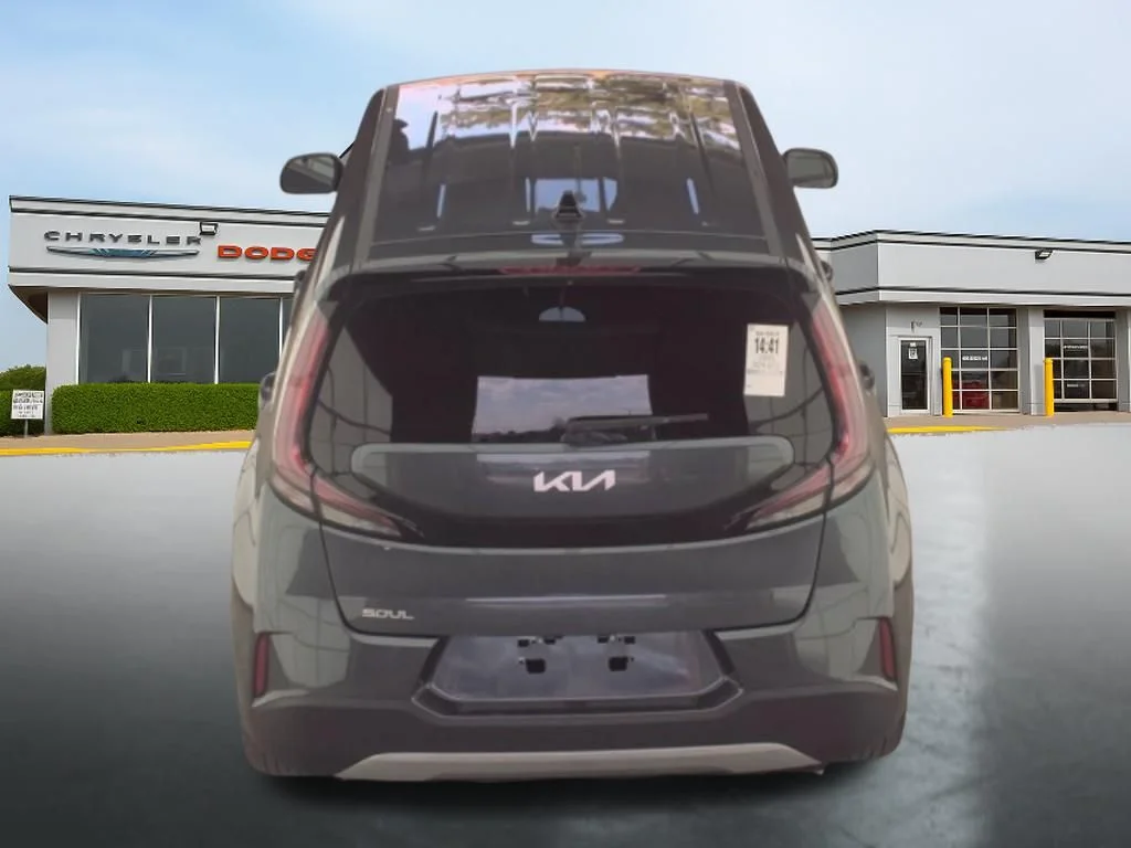 Used 2025  Kia LX image 6