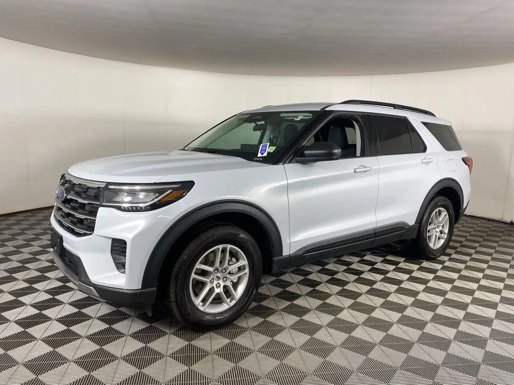 Used 2026 Star White Ford Active image 4