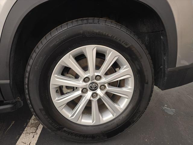 Certified Used 2024 CELESTIAL SILVER Toyota XLE image 35