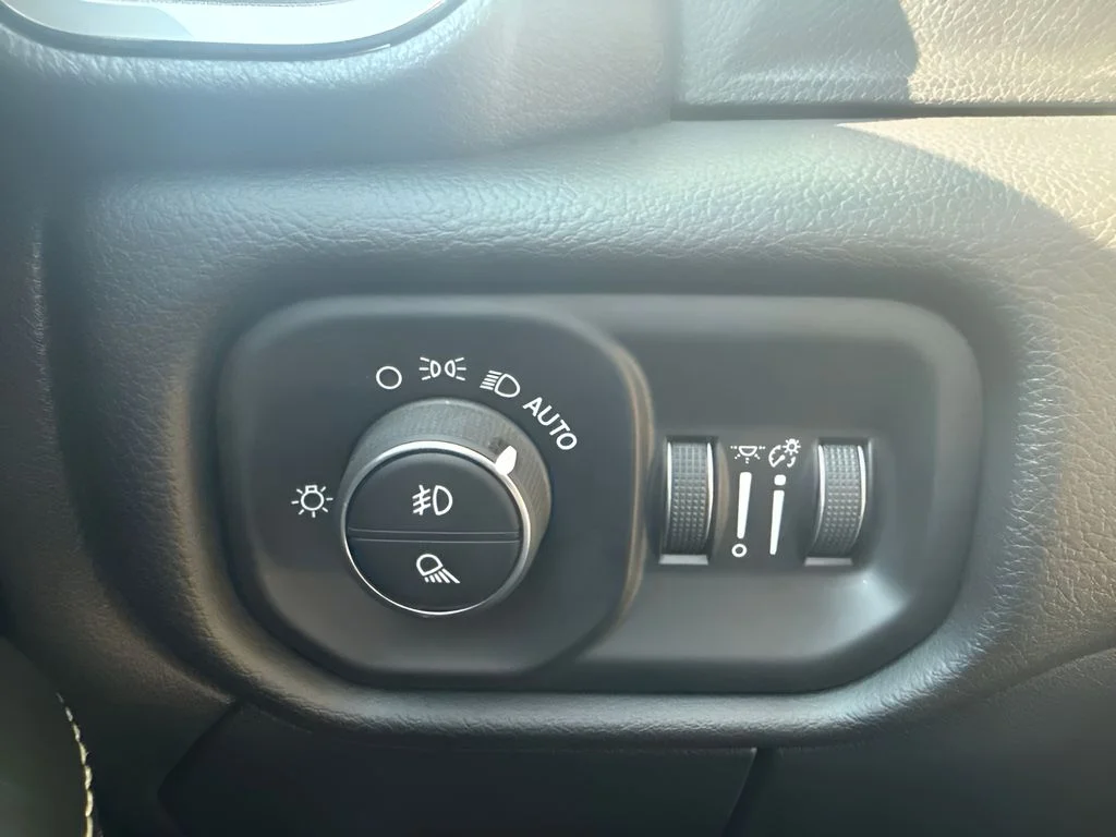 Used 2024 Silver Ram Laramie image 18