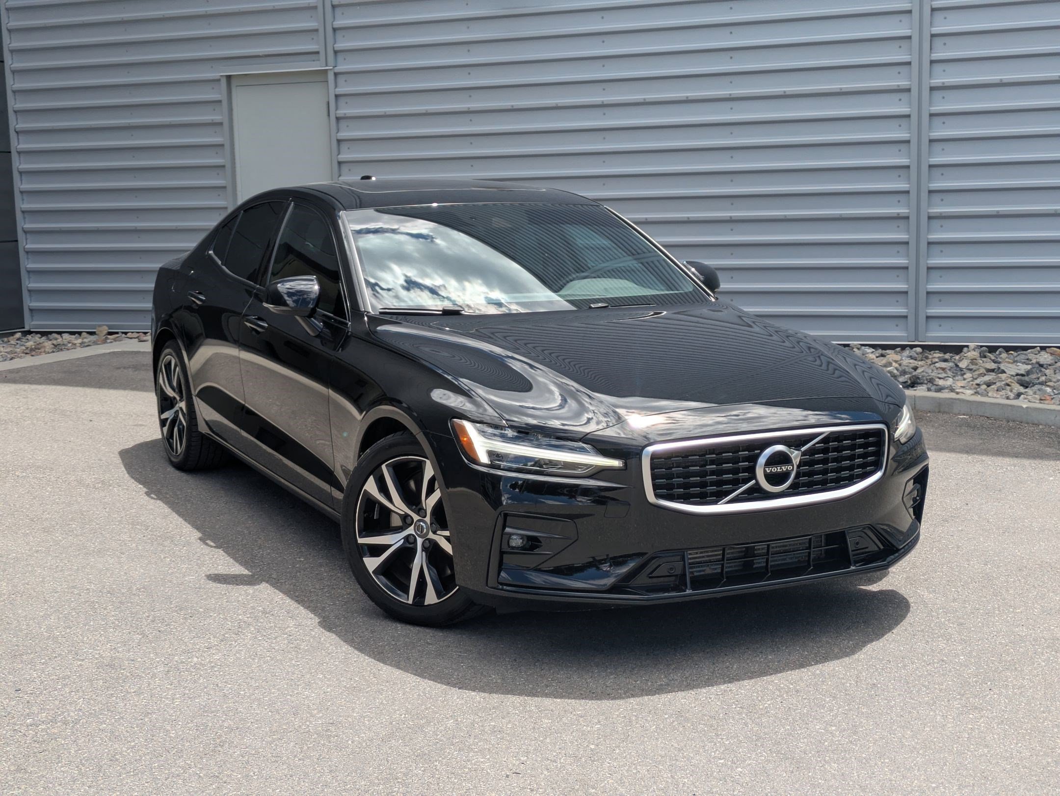 2019 Volvo S60 T6 R-Design AWD's photo