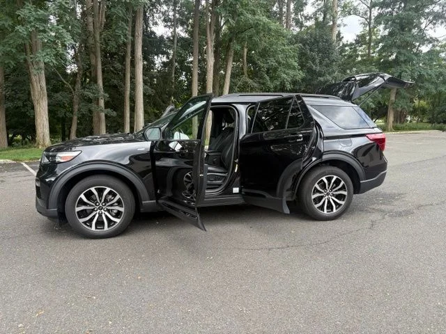 Certified Used 2023 Black Metallic Ford ST-Line image 29
