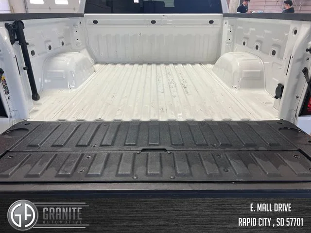 2024 GMC Sierra 1500 SLT - Photo 24