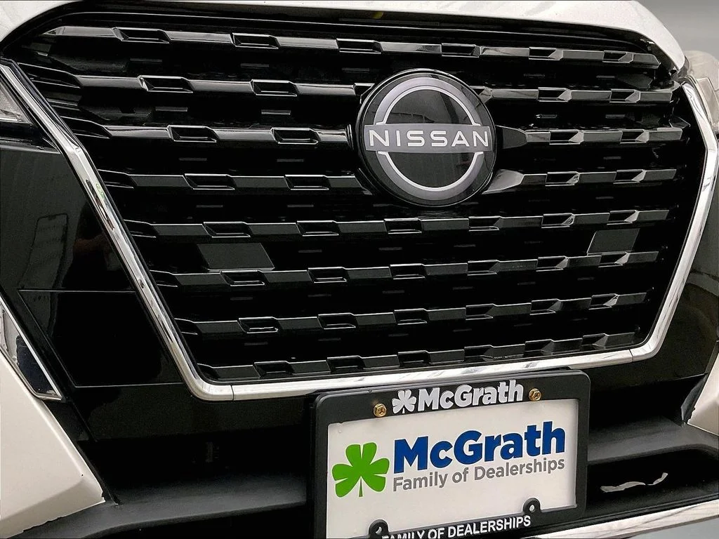 Used 2024 White Nissan S image 32