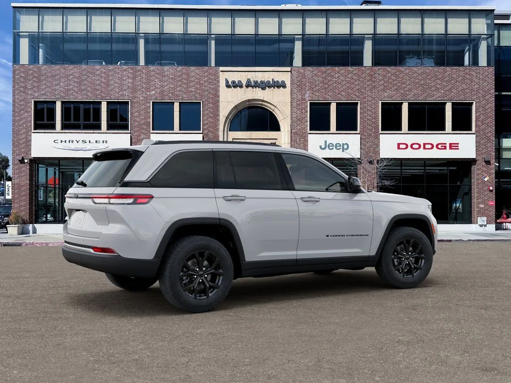 New 2026 Bright White Clearcoat Jeep Laredo Altitude image 4