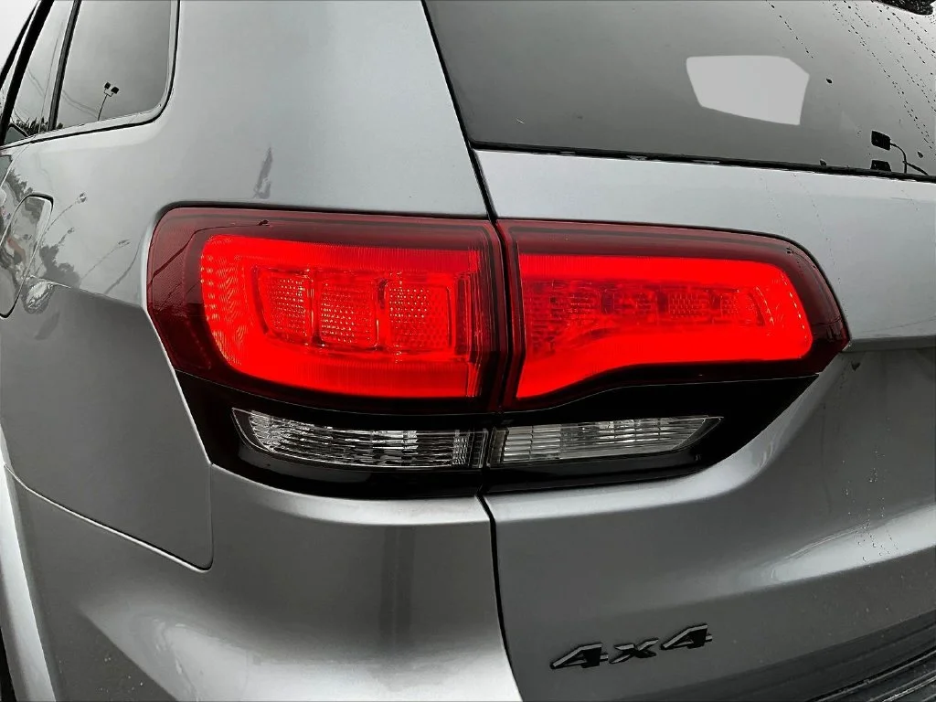 Used 2020 Silver Jeep Altitude image 26