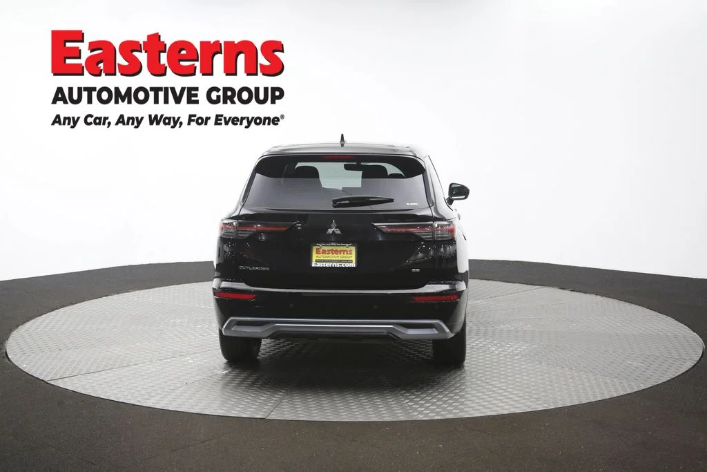 Used 2025 Black Mitsubishi SE image 39