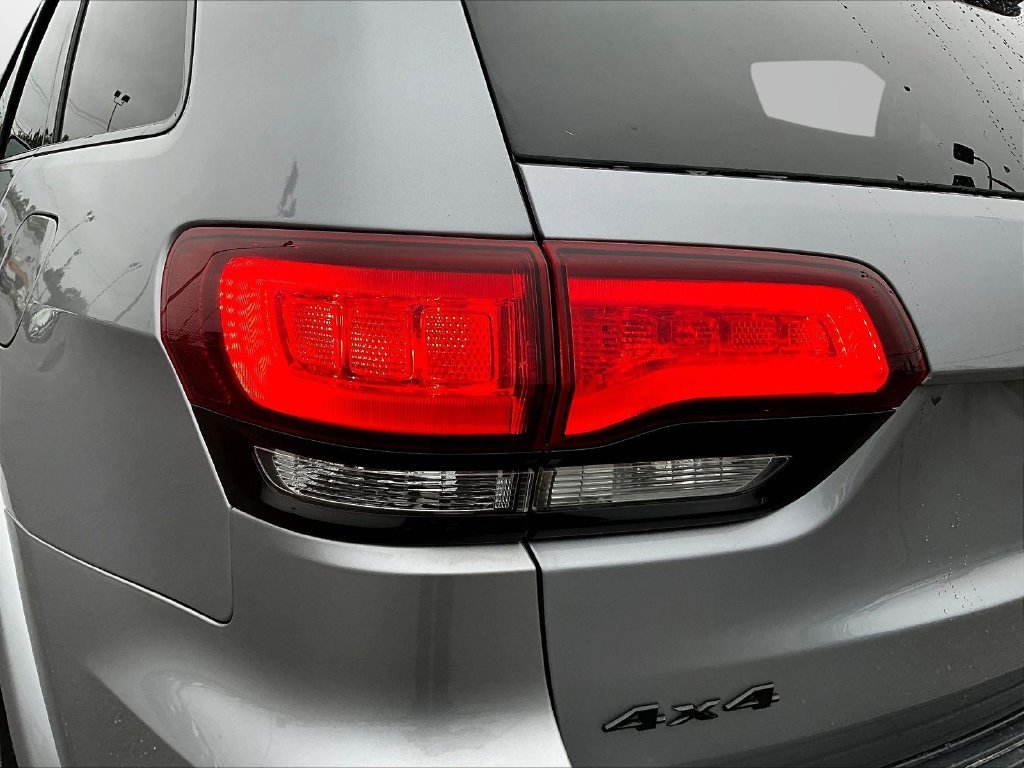 Used 2020 Silver Jeep Altitude image 26