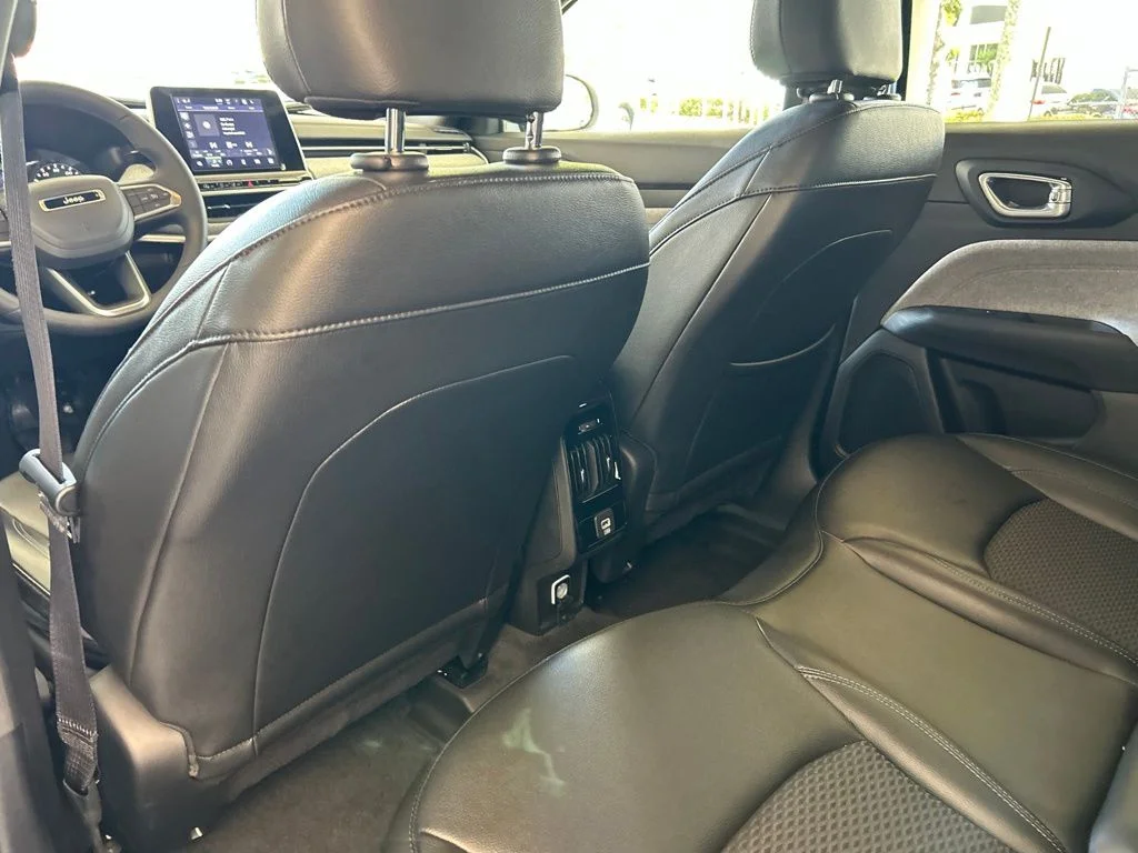 Used 2025 Blue Jeep Latitude image 35