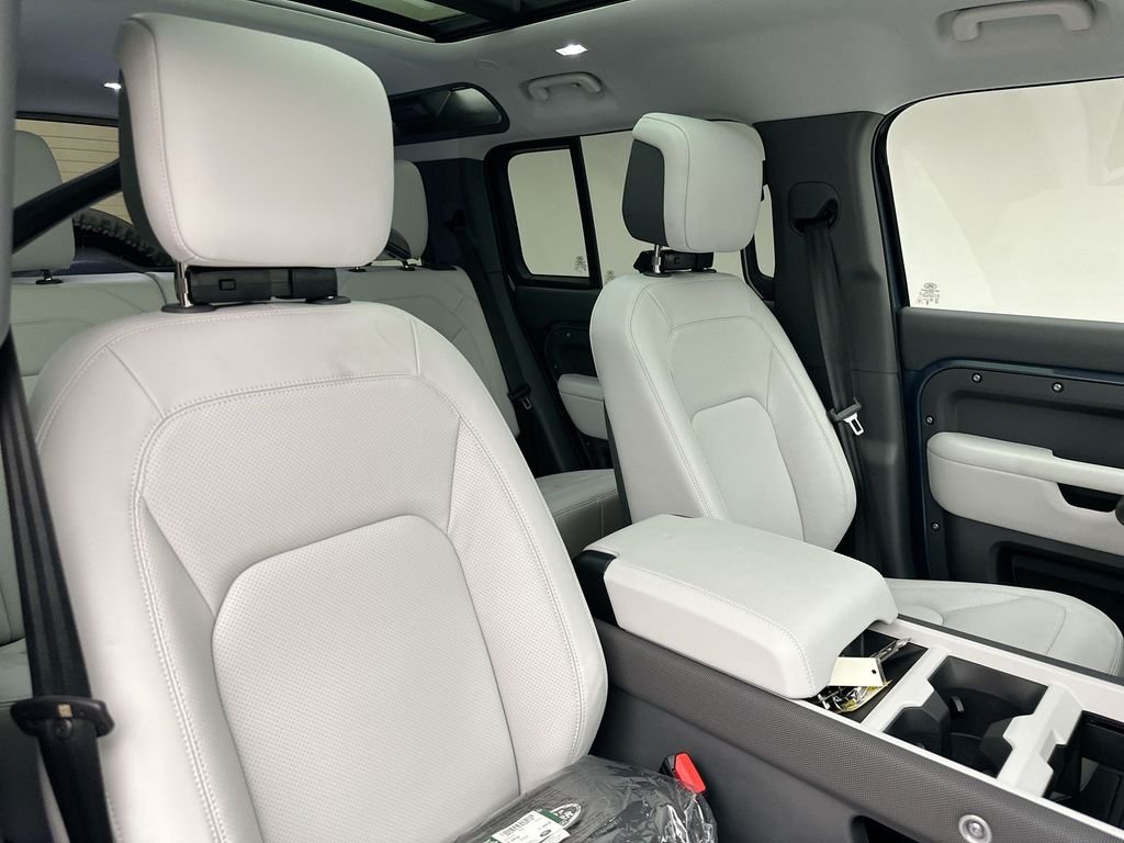 New 2026 Tasman Blue Metallic Land Rover S image 6