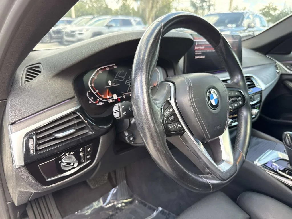 Used 2021 White BMW 530i image 23
