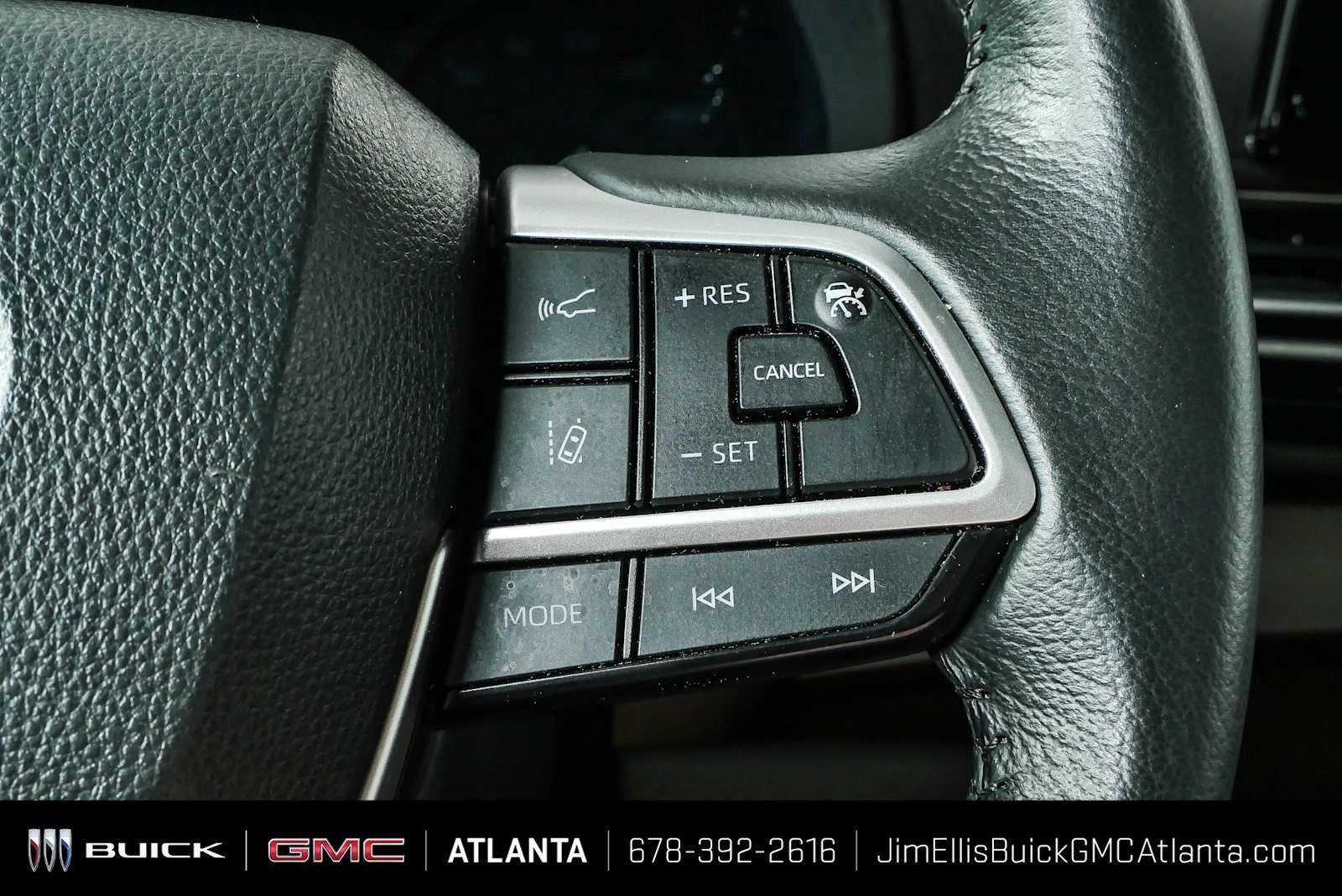 2024 Toyota Sienna XLE - Photo 11