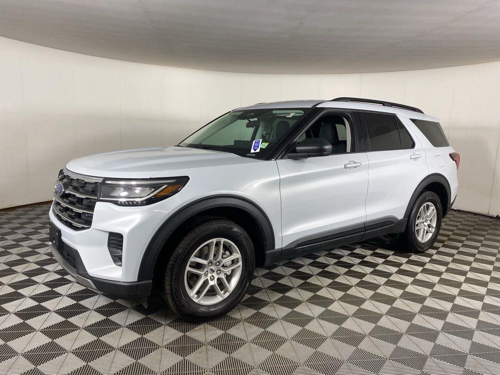 Used 2026 Star White Metallic Tri-Coat Ford Active image 4