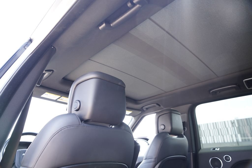 Used 2021 Black Land Rover HSE Silver Edition image 28