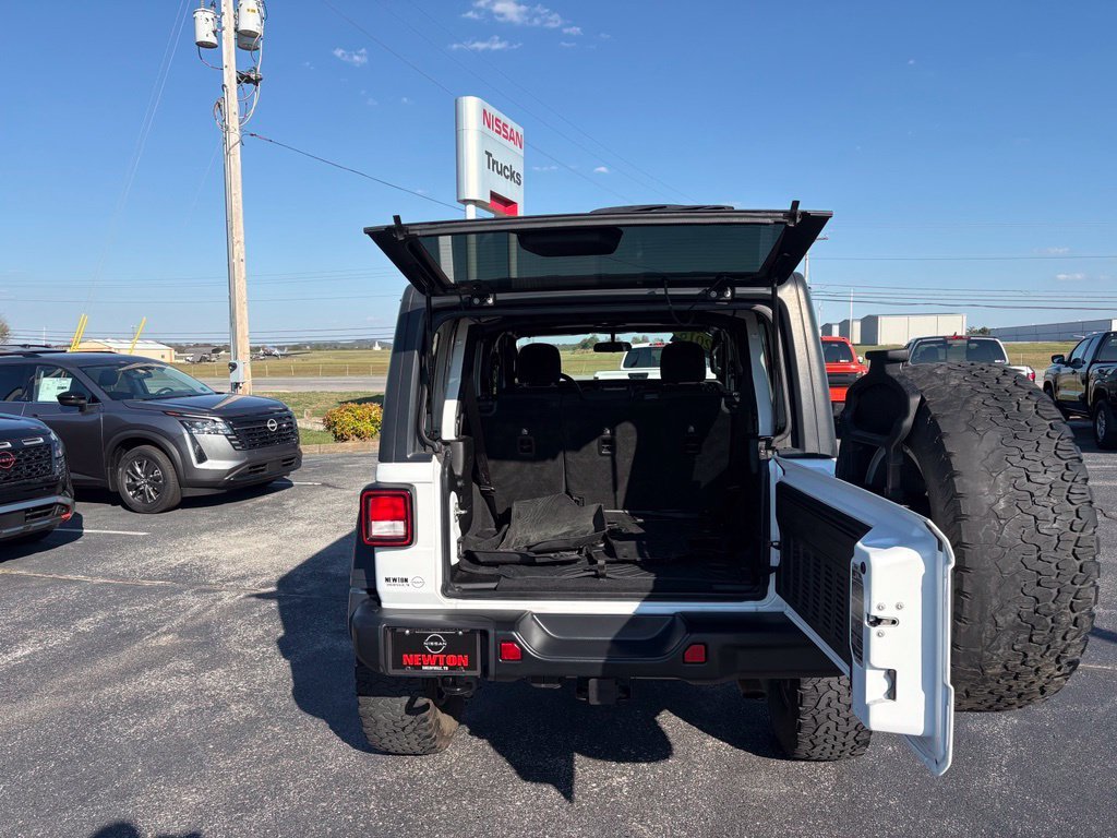 Used 2018 White Jeep Unlimited Sport S image 12