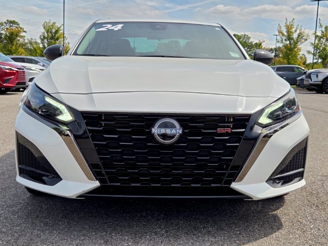 Used 2024 White Nissan 2.5 SR image 8