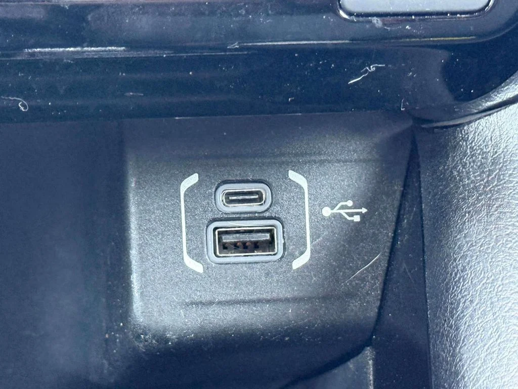 Used 2022 Gray Jeep Limited image 28